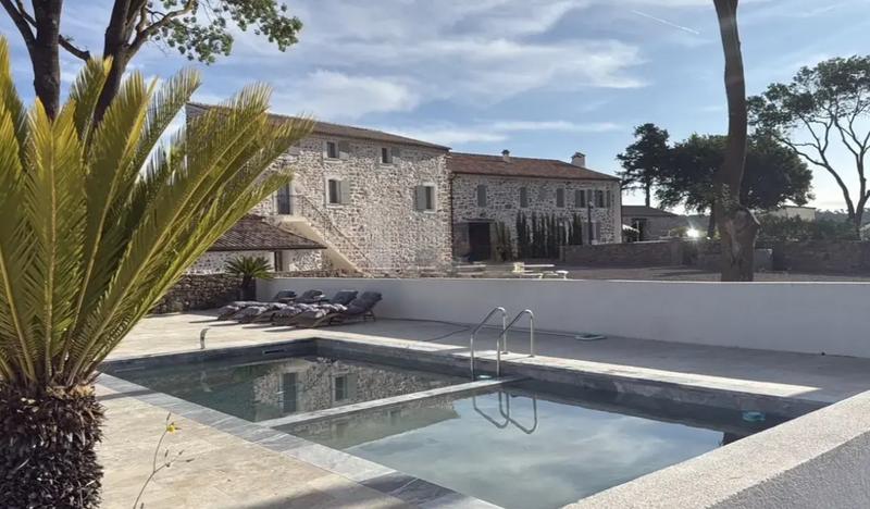 Mas - 800 m² - 15 pièces