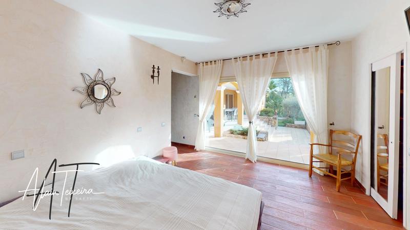 Maison - 308 m² - 8 pièces