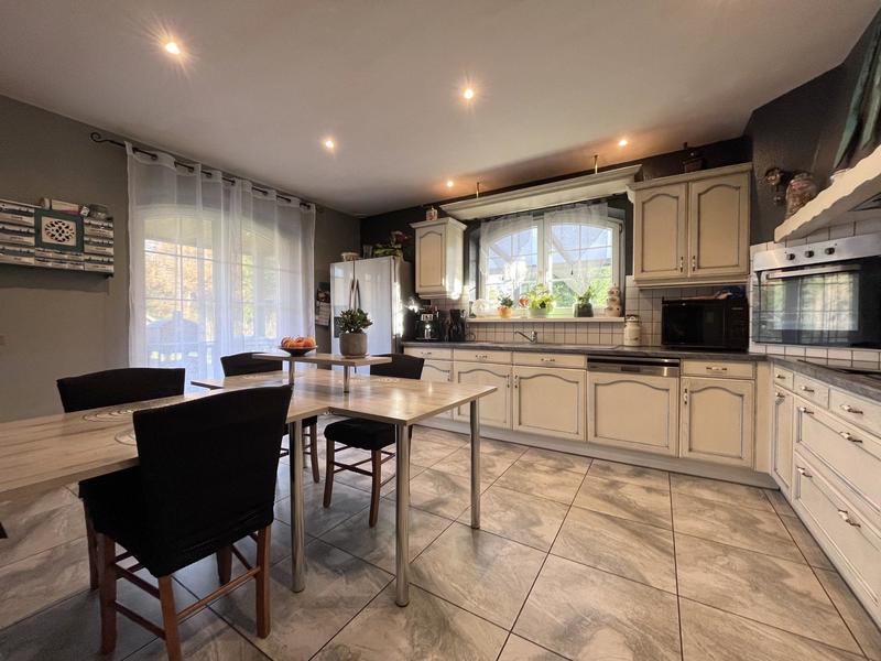 Maison - 250 m² - 9 pièces