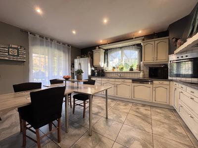 Maison - 250 m² - 9 pièces