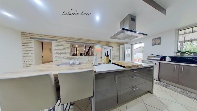 Maison - 300 m² - 9 pièces