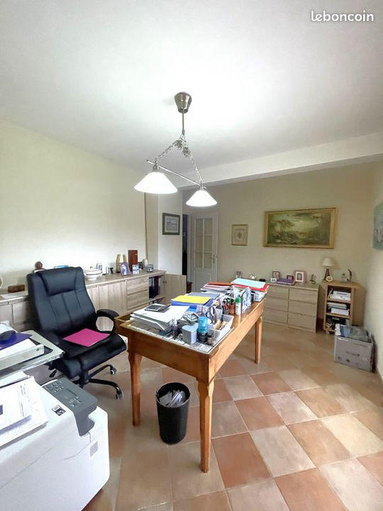 Maison - 221 m² - 8 pièces