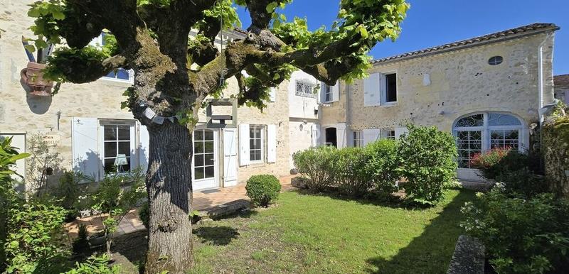 Maison en pierre - 225 m² - 6 pièces