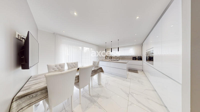 Maison - 180 m² - 6 pièces