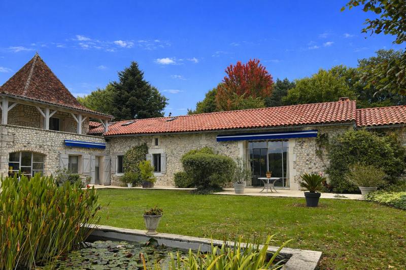 Maison - 270 m² - 8 pièces