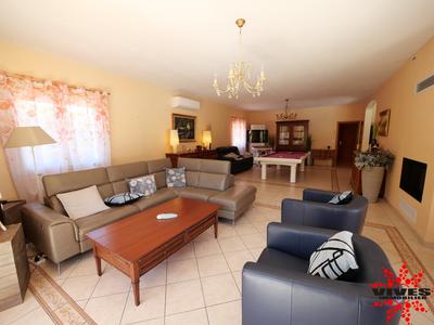 Villa - 213 m² - 6 pièces