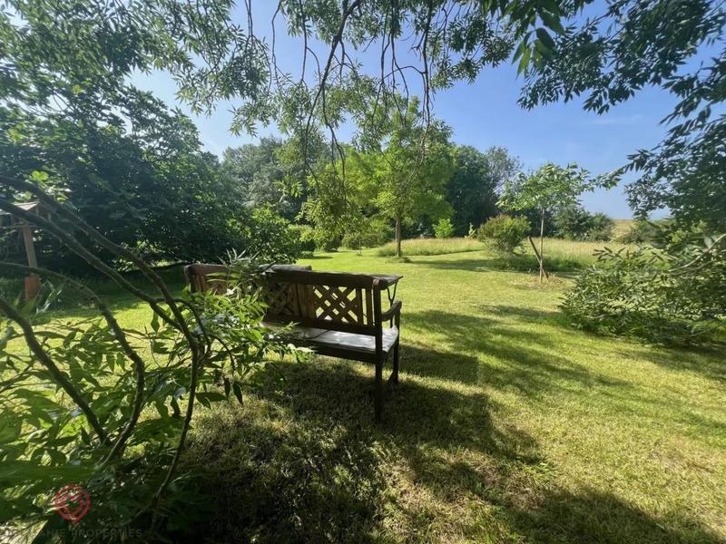 Propriété - 403 m² - 17 pièces