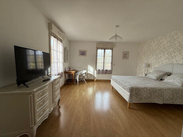 Maison - 218 m² - 8 pièces