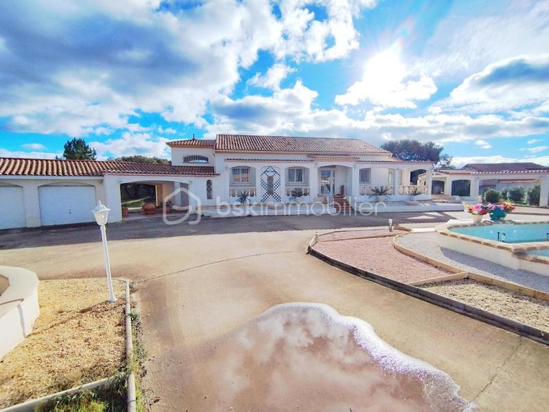 Villa - 255 m² - 9 pièces