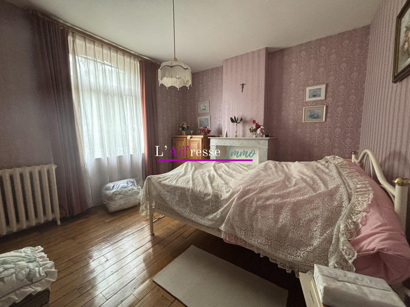 Maison traditionnelle - 238 m² - 7 pièces