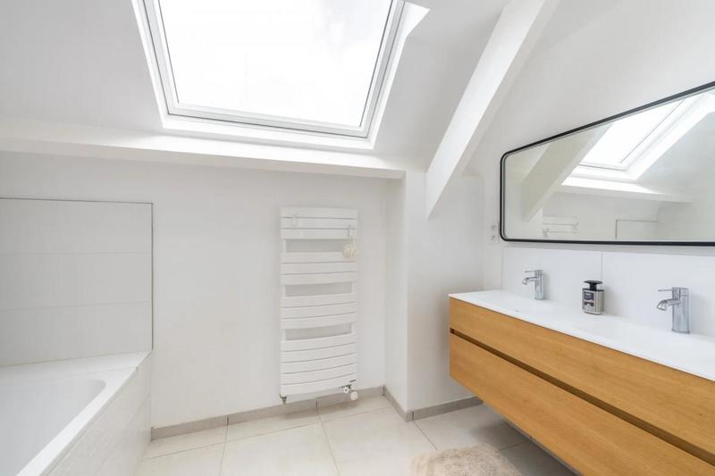 Demeure - 195 m² - 9 pièces