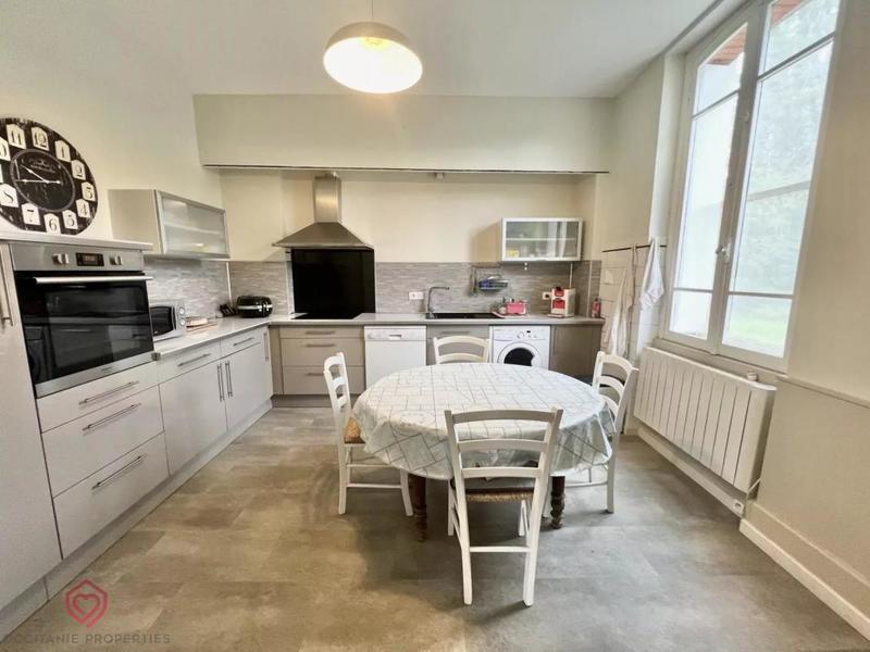 Maison - 180 m² - 6 pièces