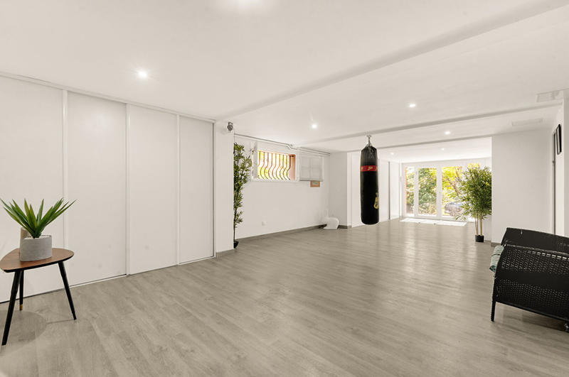 Maison - 235 m² - 8 pièces