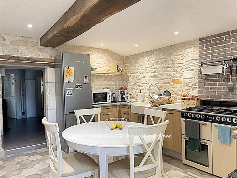 Maison - 235 m² - 9 pièces