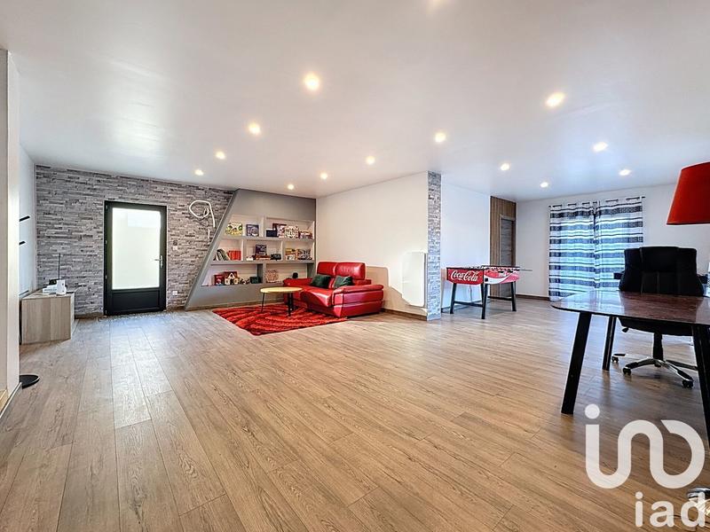 Maison - 222 m² - 8 pièces