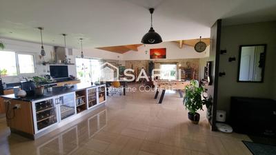 Maison - 160 m² - 5 pièces