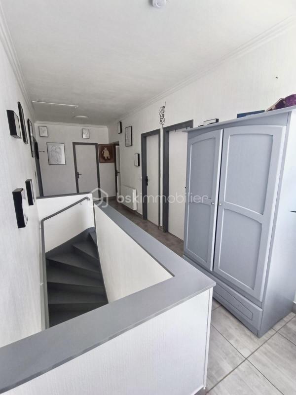 Pavillon - 180 m² - 9 pièces