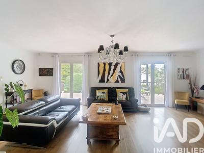 Maison - 238 m² - 8 pièces