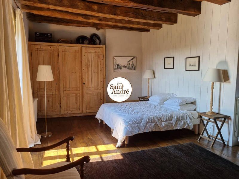 Maison - 370 m² - 6 pièces