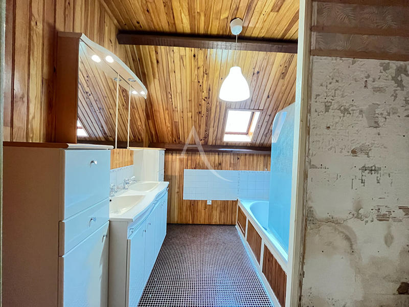 Maison - 177 m² - 7 pièces