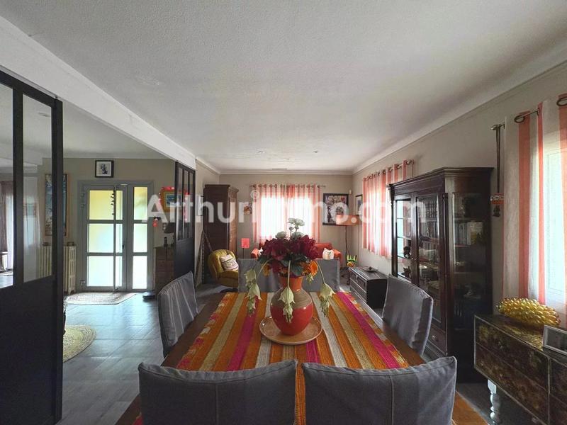 Maison - 210 m² - 8 pièces