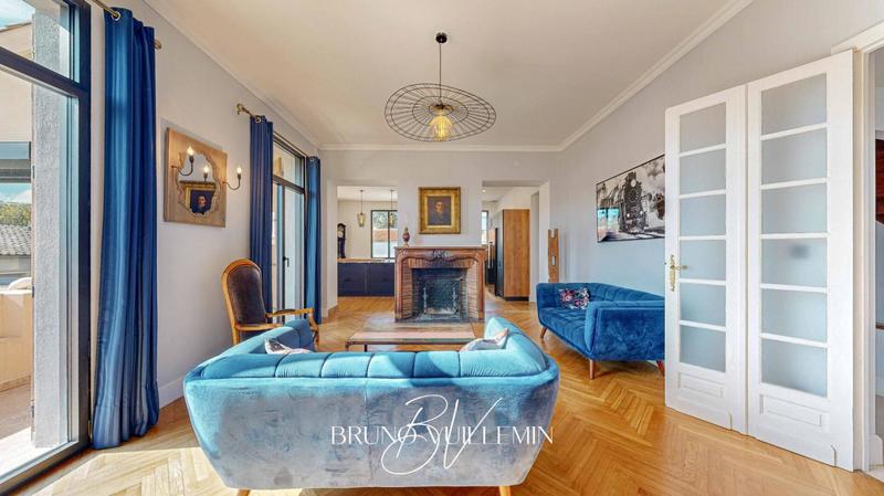 Maison - 413 m² - 12 pièces