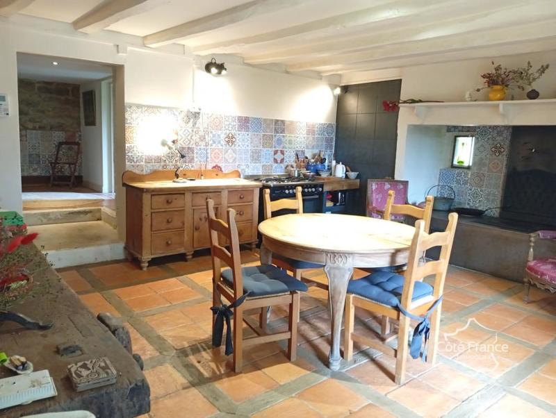 Corps de ferme - 270 m² - 9 pièces