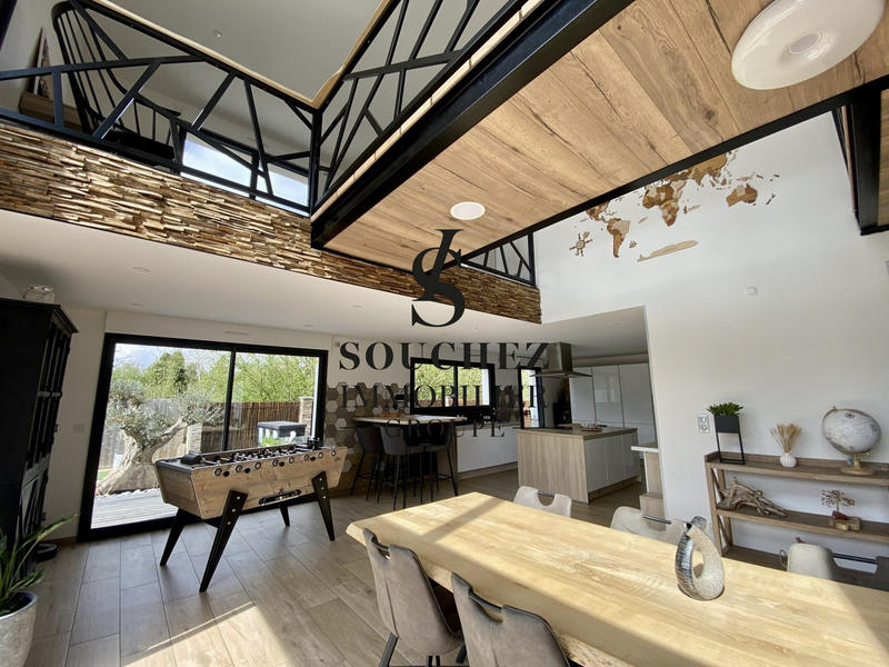 Maison contemporaine - 245 m² - 8 pièces