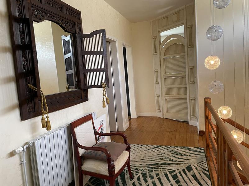 Villa - 180 m² - 8 pièces