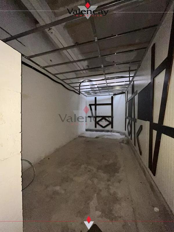 Entrepôt - 350 m² - 1 pièce