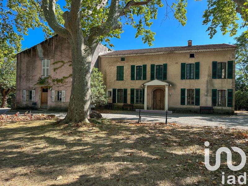 Maison - 736 m² - 15 pièces