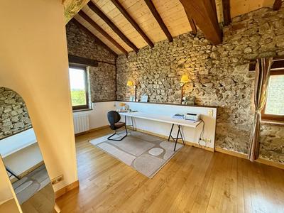 Maison - 330 m² - 8 pièces