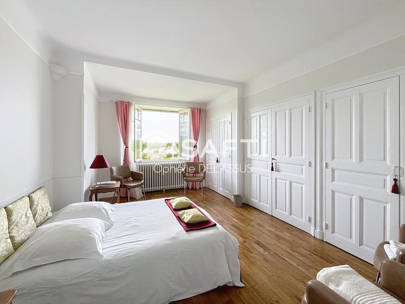 Maison - 300 m² - 9 pièces