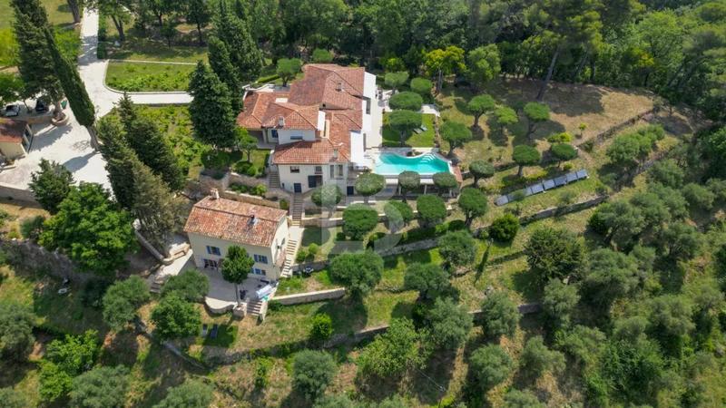 Propriété - 390 m² - 12 pièces