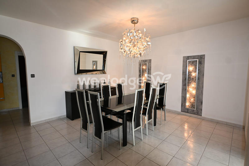 Maison - 182 m² - 7 pièces