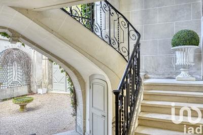 Maison - 300 m² - 9 pièces