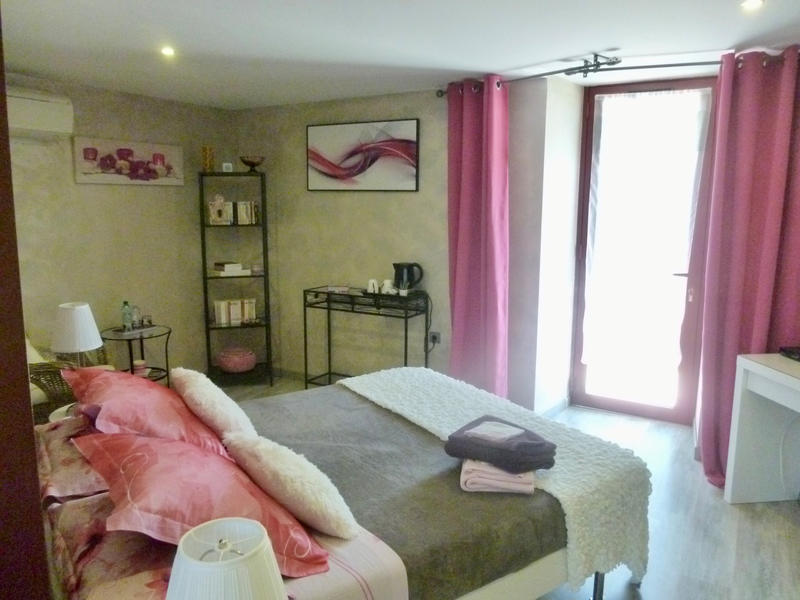 Maison - 234 m² - 10 pièces