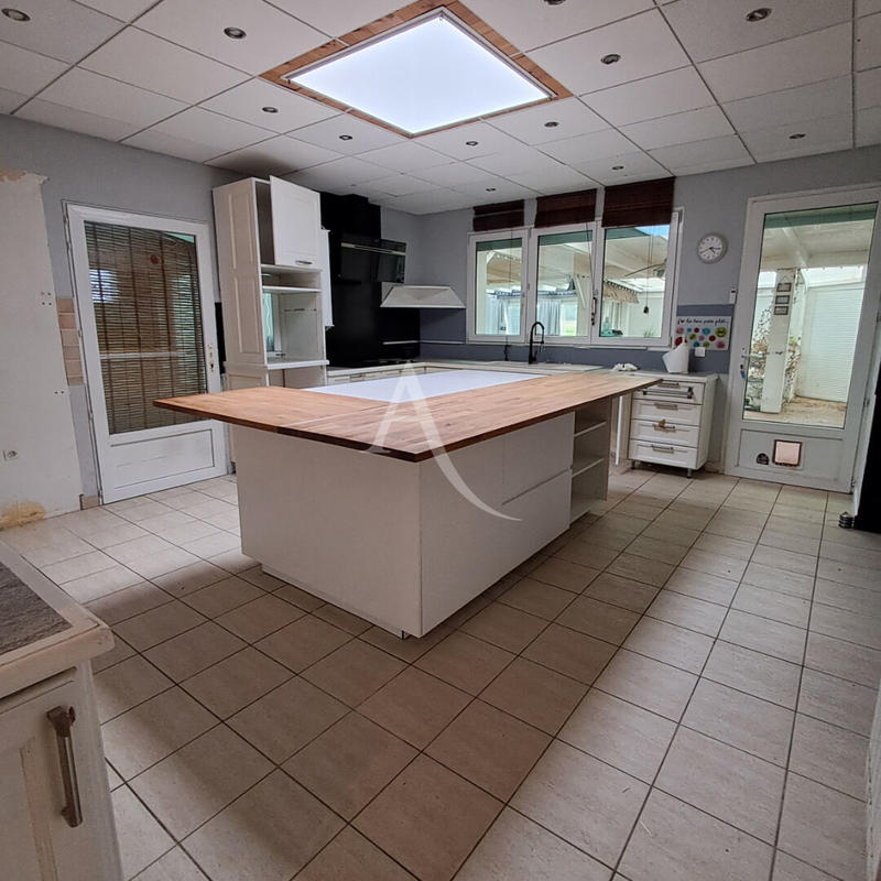 Maison - 350 m² - 8 pièces