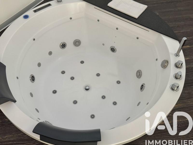 Maison - 308 m² - 9 pièces