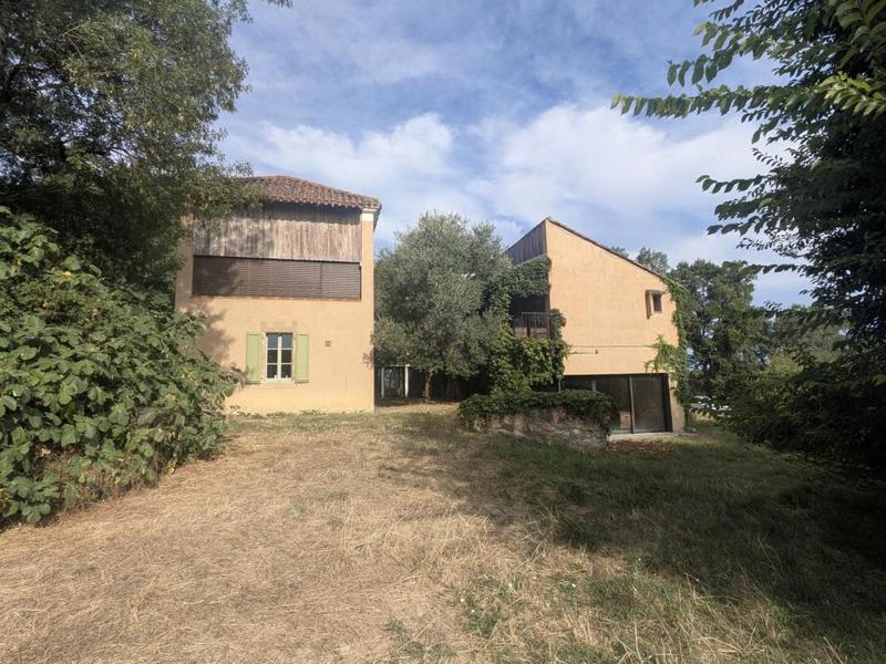 Maison - 421 m² - 11 pièces