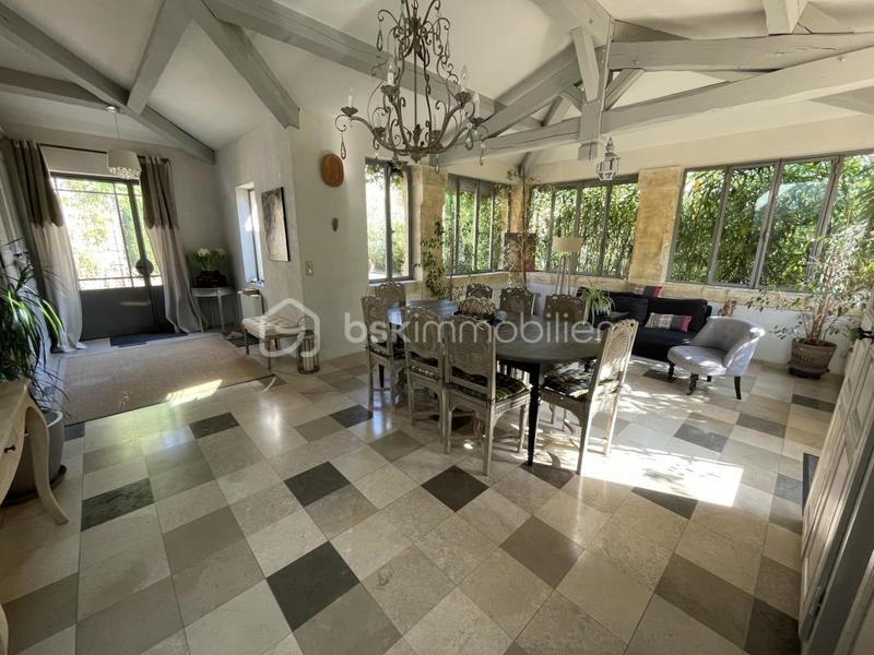 Propriété - 264 m² - 9 pièces