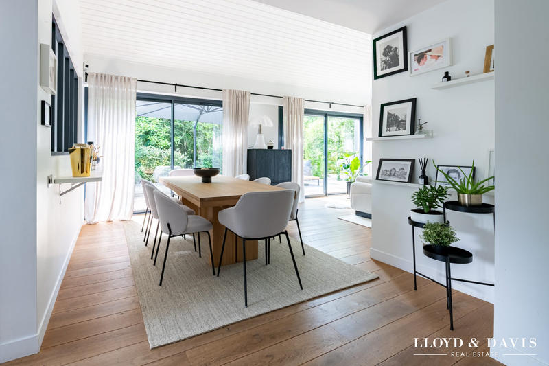 Maison - 250 m² - 8 pièces