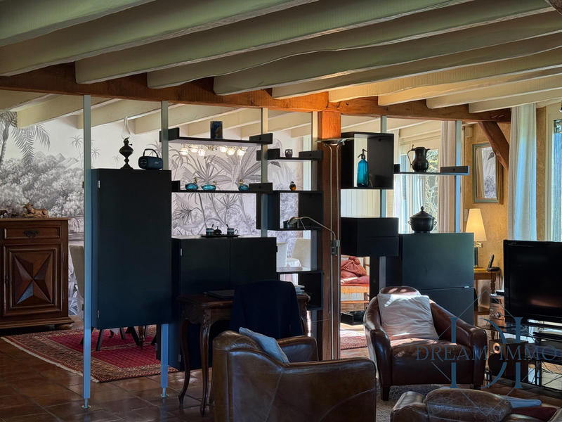 Maison - 210 m² - 8 pièces