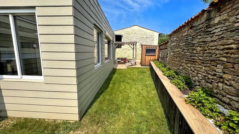 Maison - 225 m² - 8 pièces