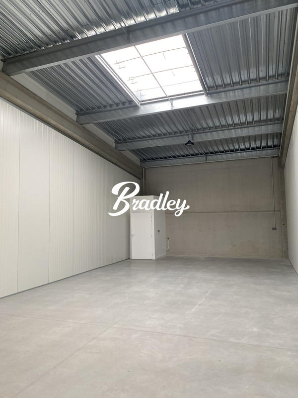 Entrepôt - 150 m²