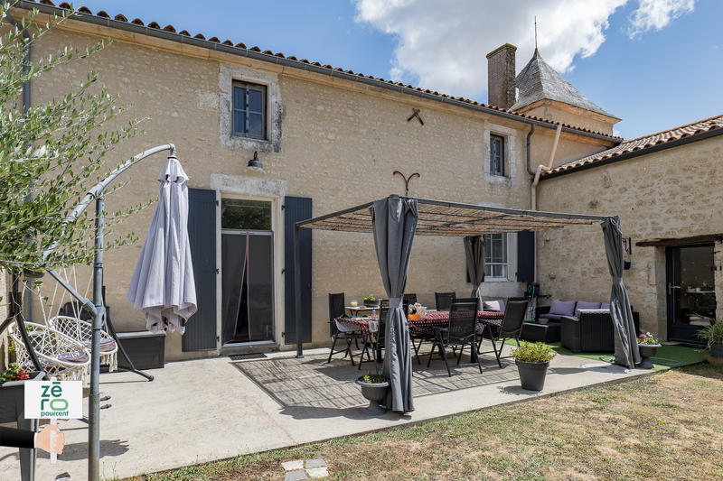 Maison - 215 m² - 7 pièces