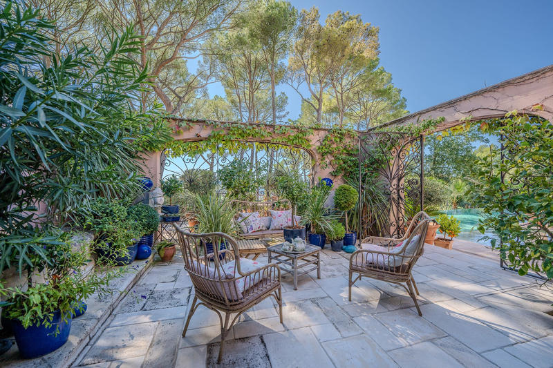 Bastide - 300 m² - 7 pièces