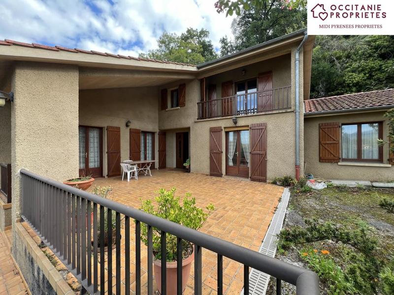 Maison - 221 m² - 8 pièces