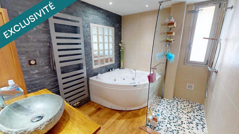 Maison - 220 m² - 7 pièces