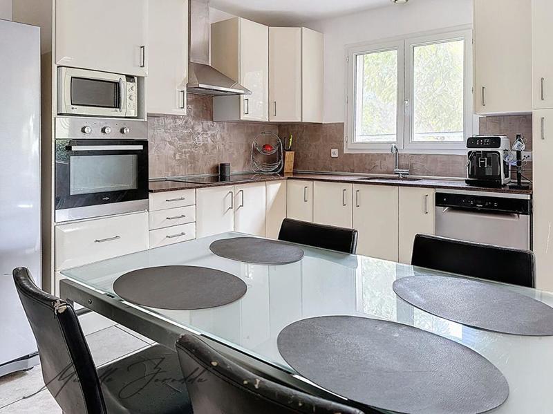 Maison - 122 m² - 4 pièces